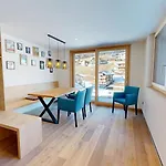 Alphubel Peak 公寓