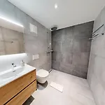 Alphubel Peak Апартаменти *