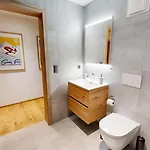 Alphubel Peak 公寓