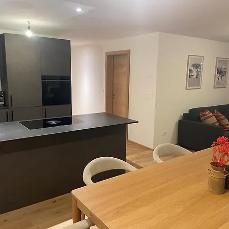 Alphubel Peak Апартаменти *